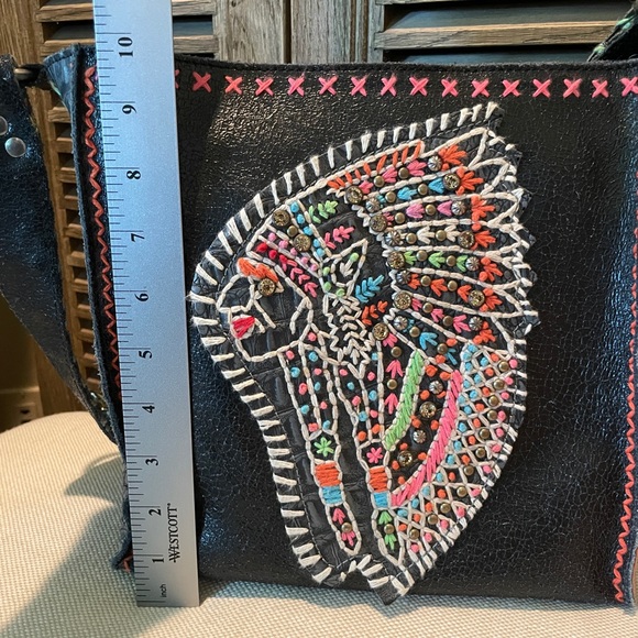 Hand embroidered Indian head purse - Picture 10 of 12